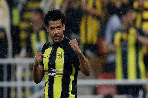 أحدهم تركي.. 5 أندية تراقب موقف رومارينيو